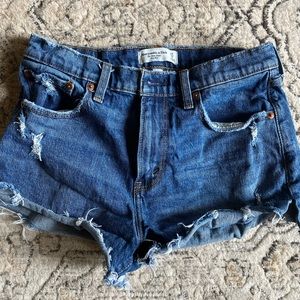 Abercrombie mom jean shorts 27/4 dark wash